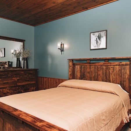 Sojourner's Lodge&Log Cabin Suites Dundee Extérieur photo